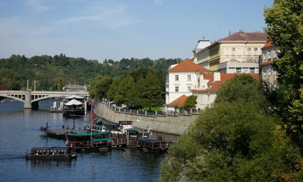 Po dálnicích ČR: Možnosti cestování a zajímavosti