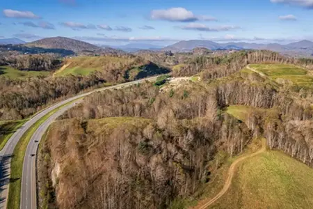 Treizeci de kilometri de autostradă: ŘSD promite că va deschide secțiunea de sud a M3 înainte de Crăciun.